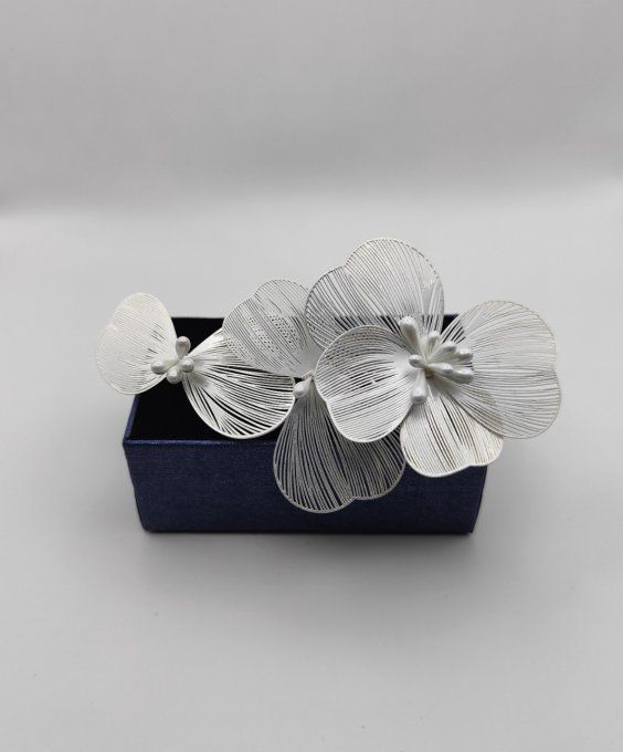 Attache traine "Silver Flower"